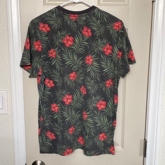 Hawaiian t-shirt - Picture 2 of 3